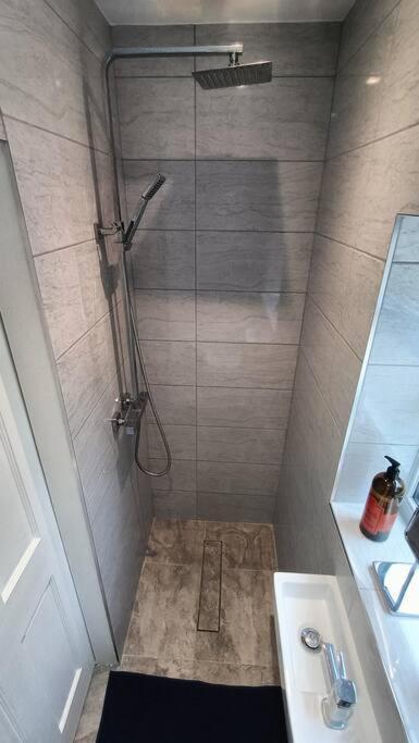 Cntrl Reading Modernized 3 Bedroom House 외부 사진